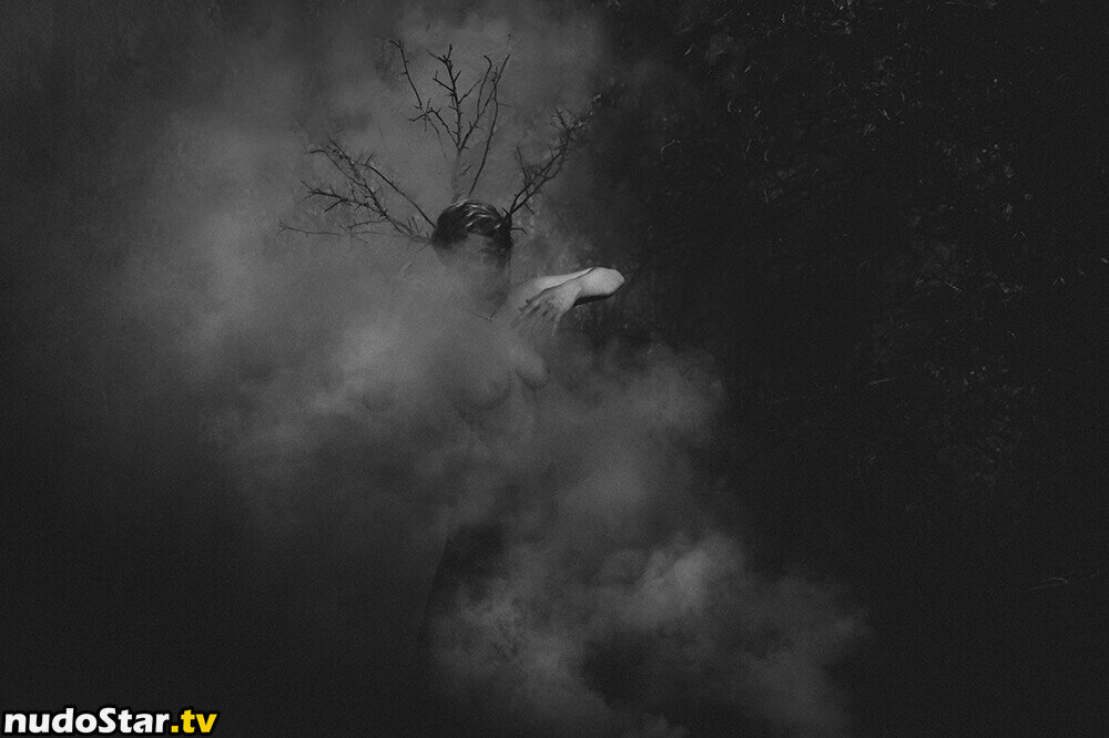 thinloth Naakte OnlyFans Gelekte Foto #1